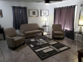 Frayser Cozy Newly Renovated 8 BR Compound
